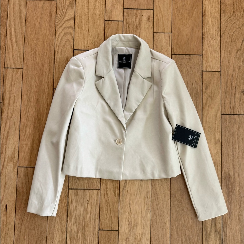Bagatelle Collection short-length faux leather ivory jacket. Size M. NWT.